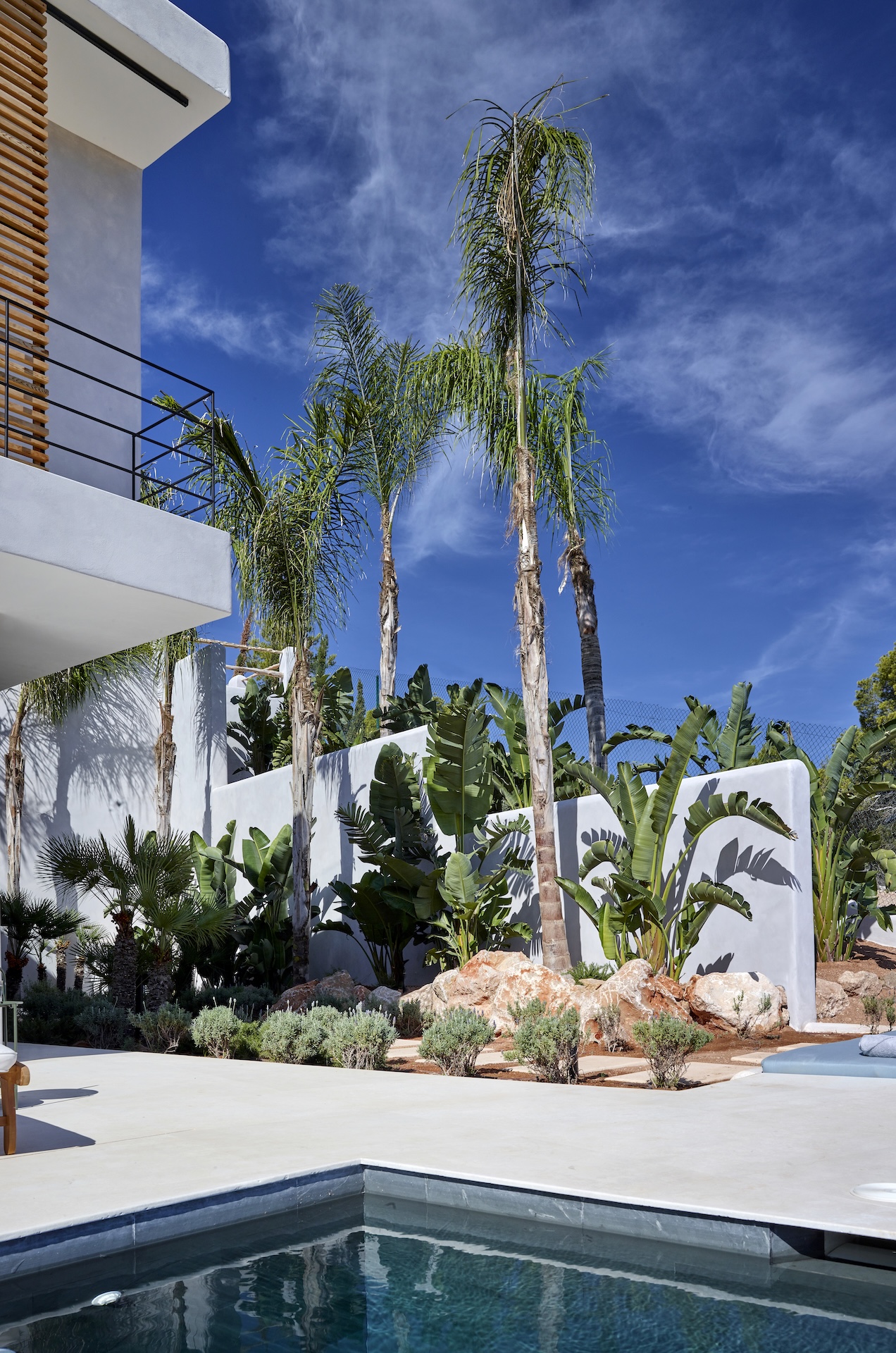 Resa Estates Ibiza koop sale Cala Moli villa seaviews modern pool palmboom.jpg